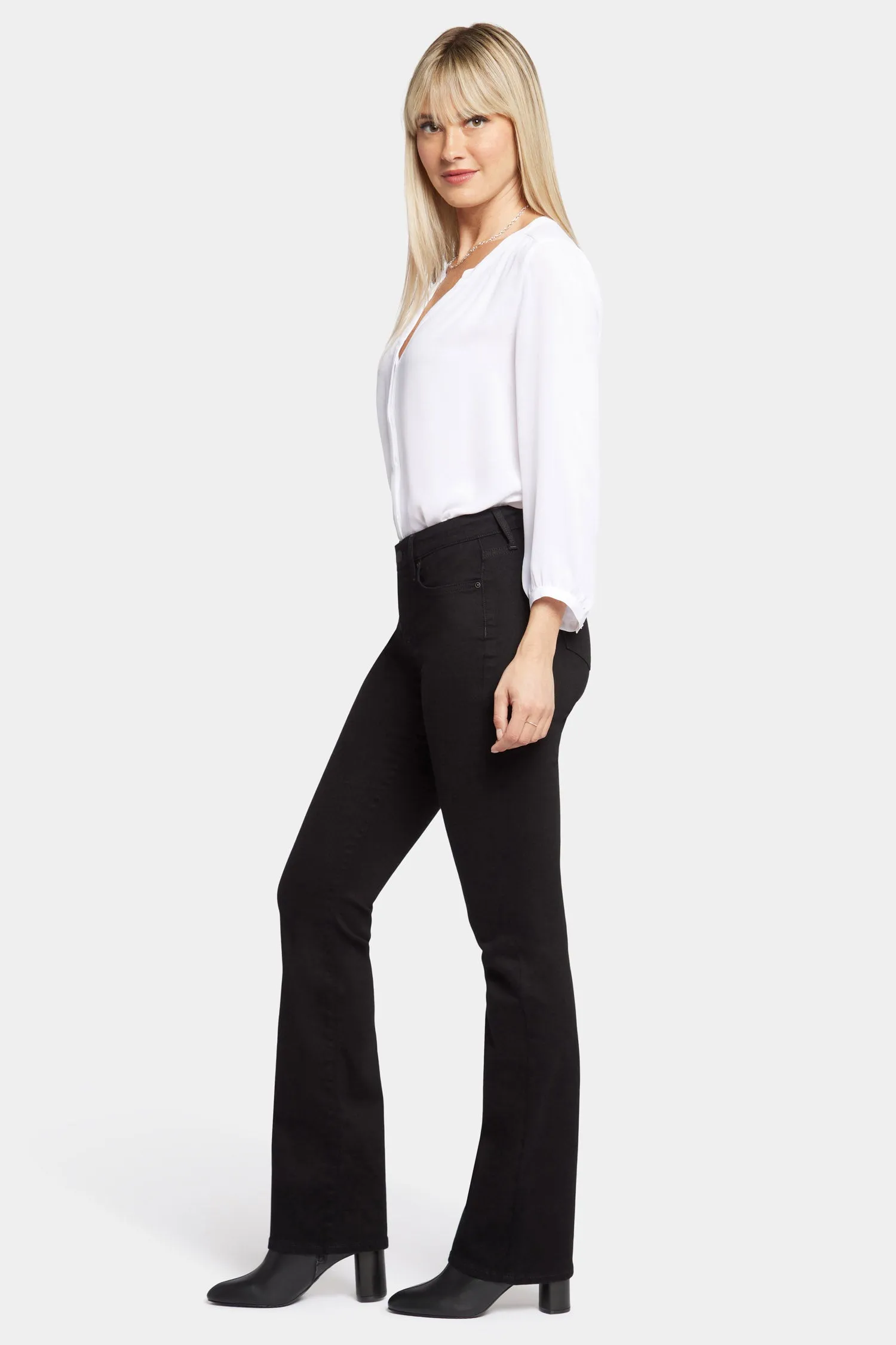 Barbara Bootcut Jeans In Petite - Black