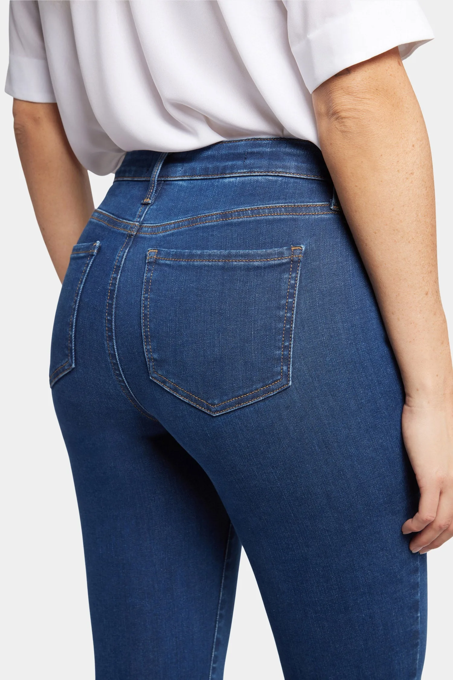 Barbara Bootcut Jeans In Petite - Quinn