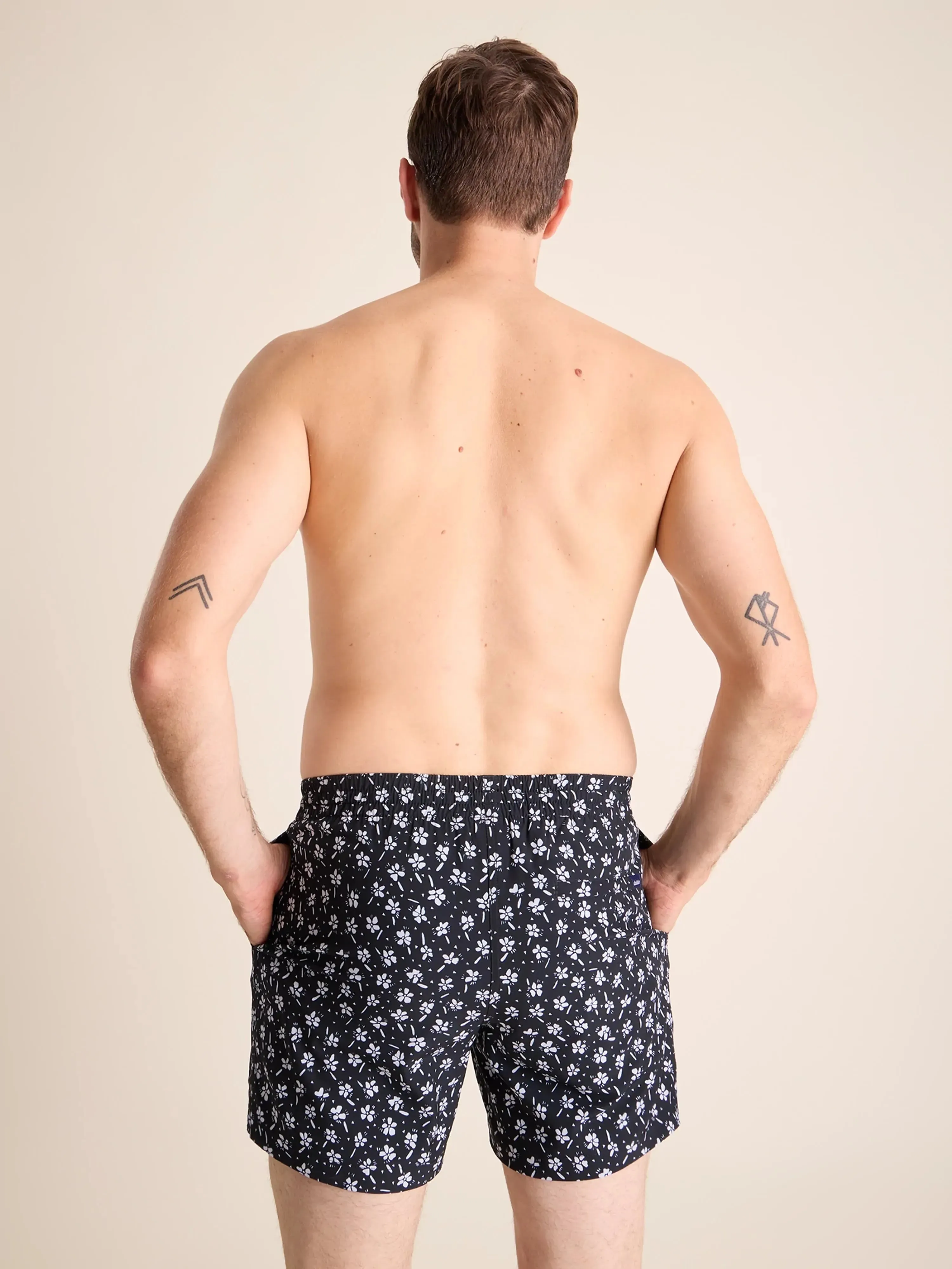 The Daisy Dives 5.5" (Classic Lined Swim Trunk)