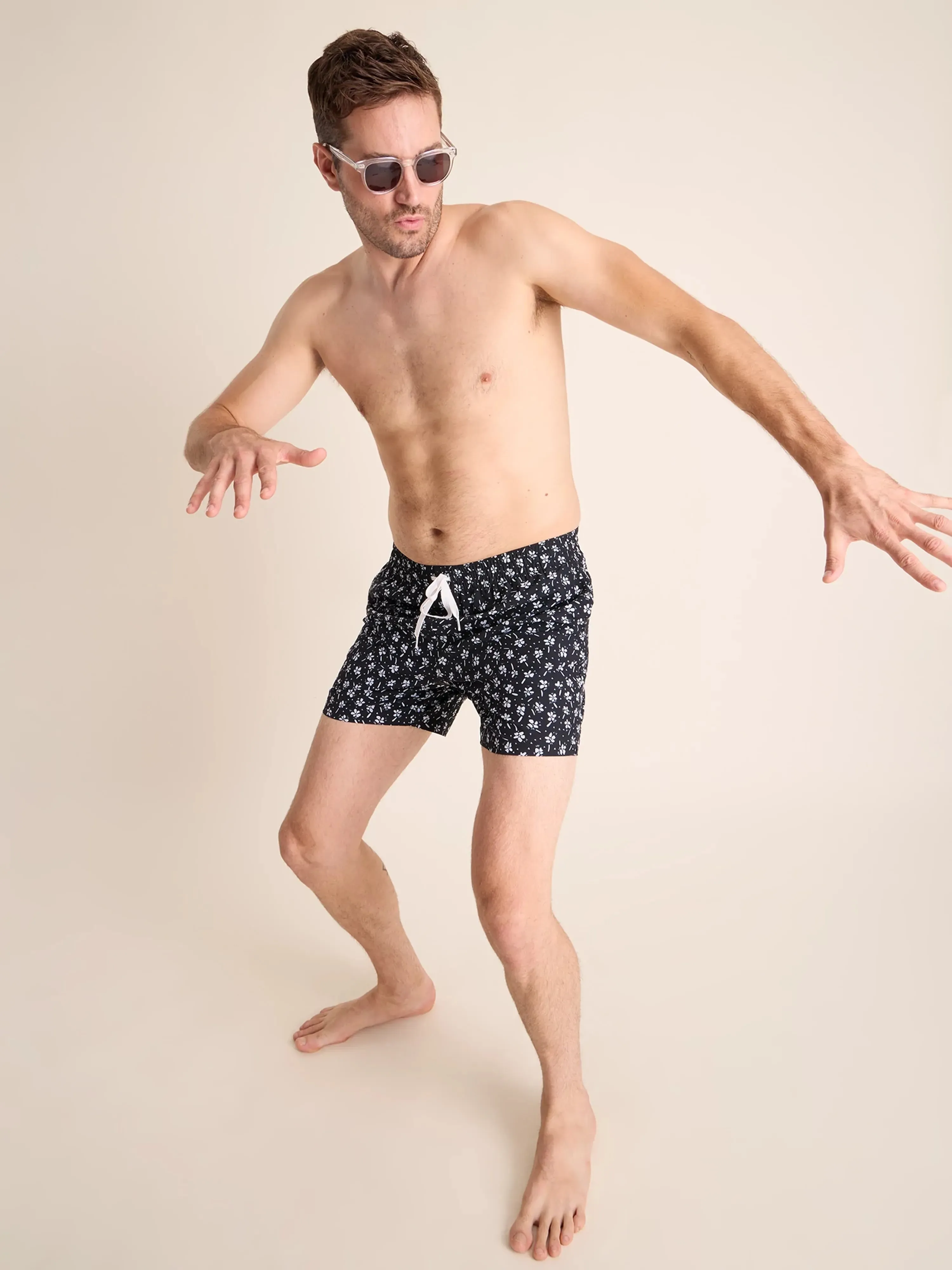 The Daisy Dives 5.5" (Classic Lined Swim Trunk)