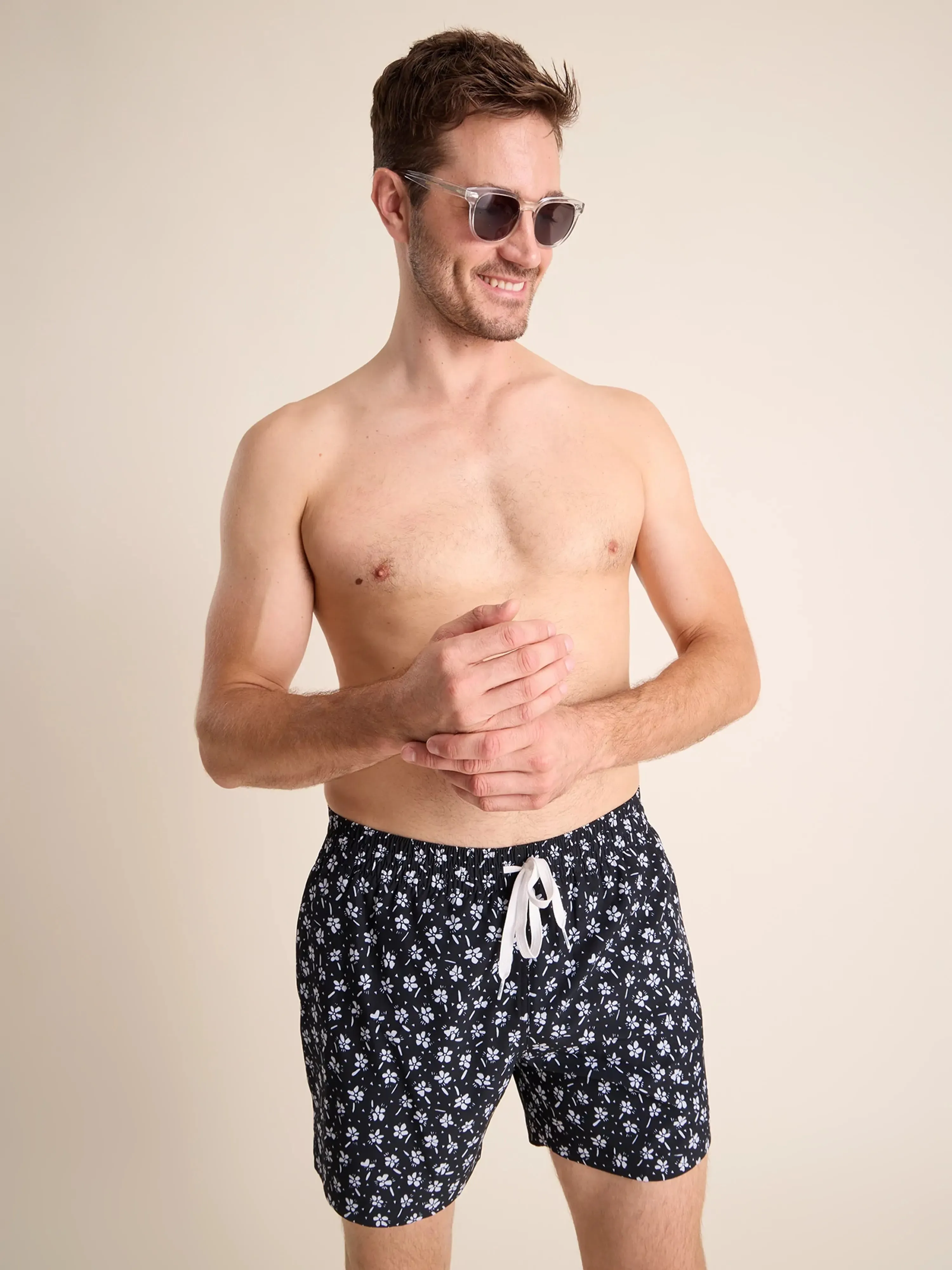 The Daisy Dives 5.5" (Classic Lined Swim Trunk)