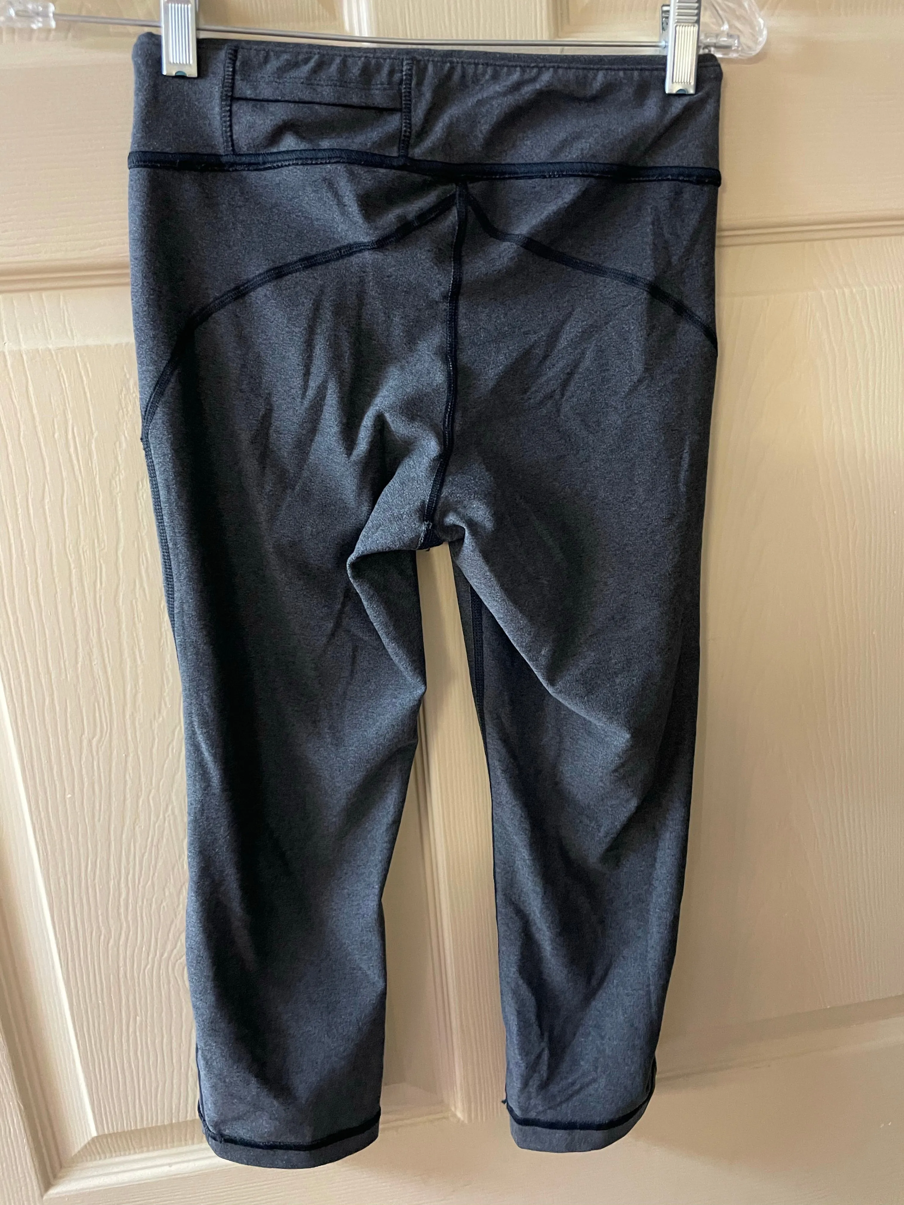 Womens/Juniors Yoga Running Joggers Capri Pants Gray/Black Small